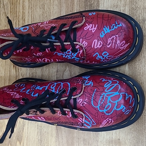 Vintage Dr Martens Made in England Graffiti Red Leather Boots Sz UK 1 US 3 - Picture 3 of 9